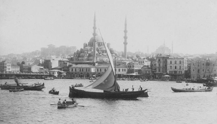 Mehmet Akif Ersoy Şiirleri-Gölgeler / Alınlar Terlemeli